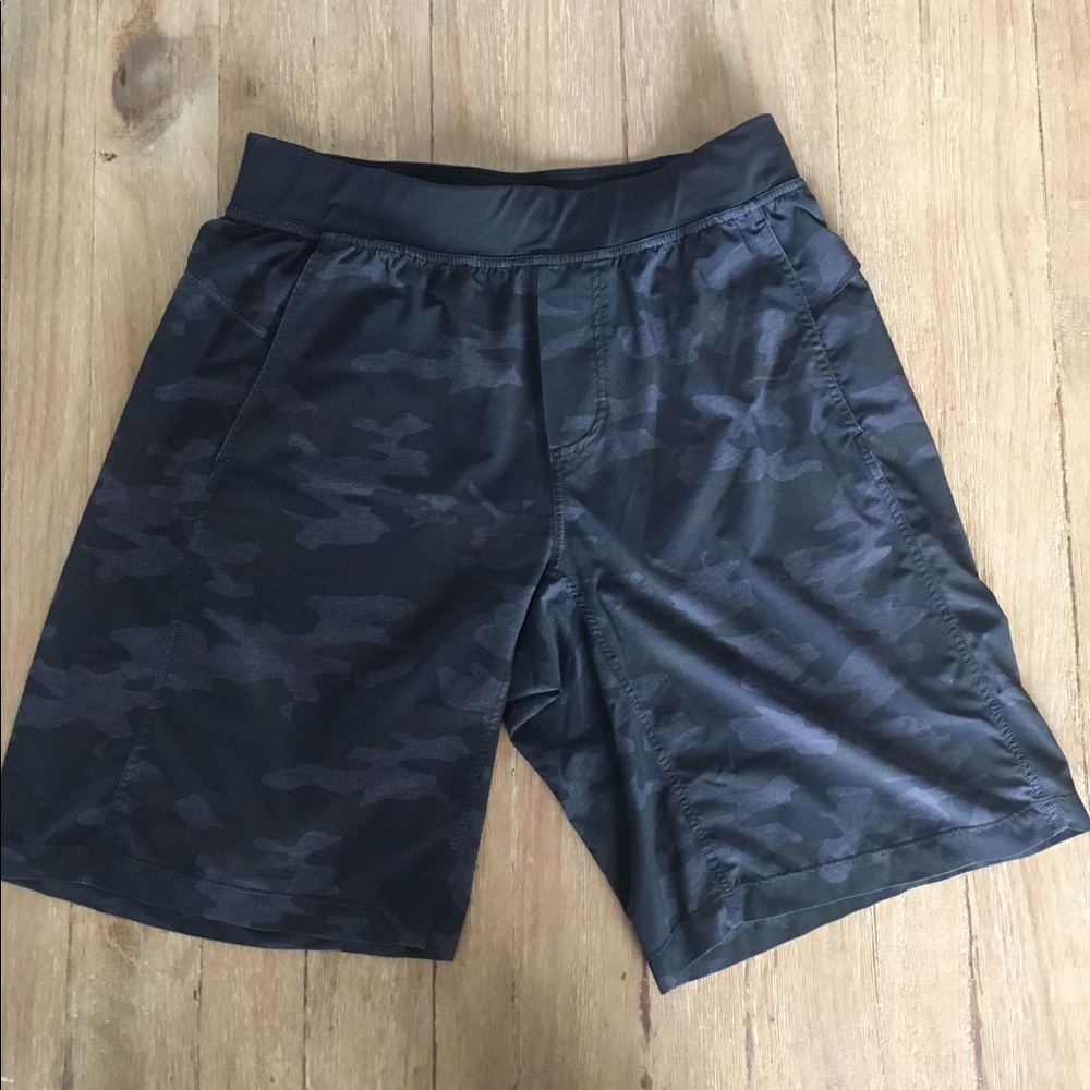 Lululemon camo Shorts